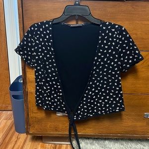 Navy and white tie top. Willing to negotiate price. Old but haven’t worn